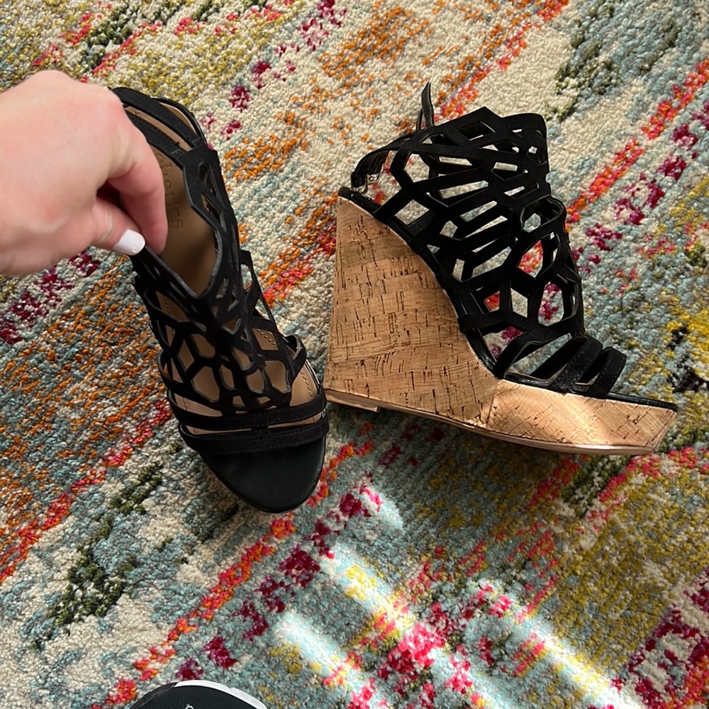 Black wedges
